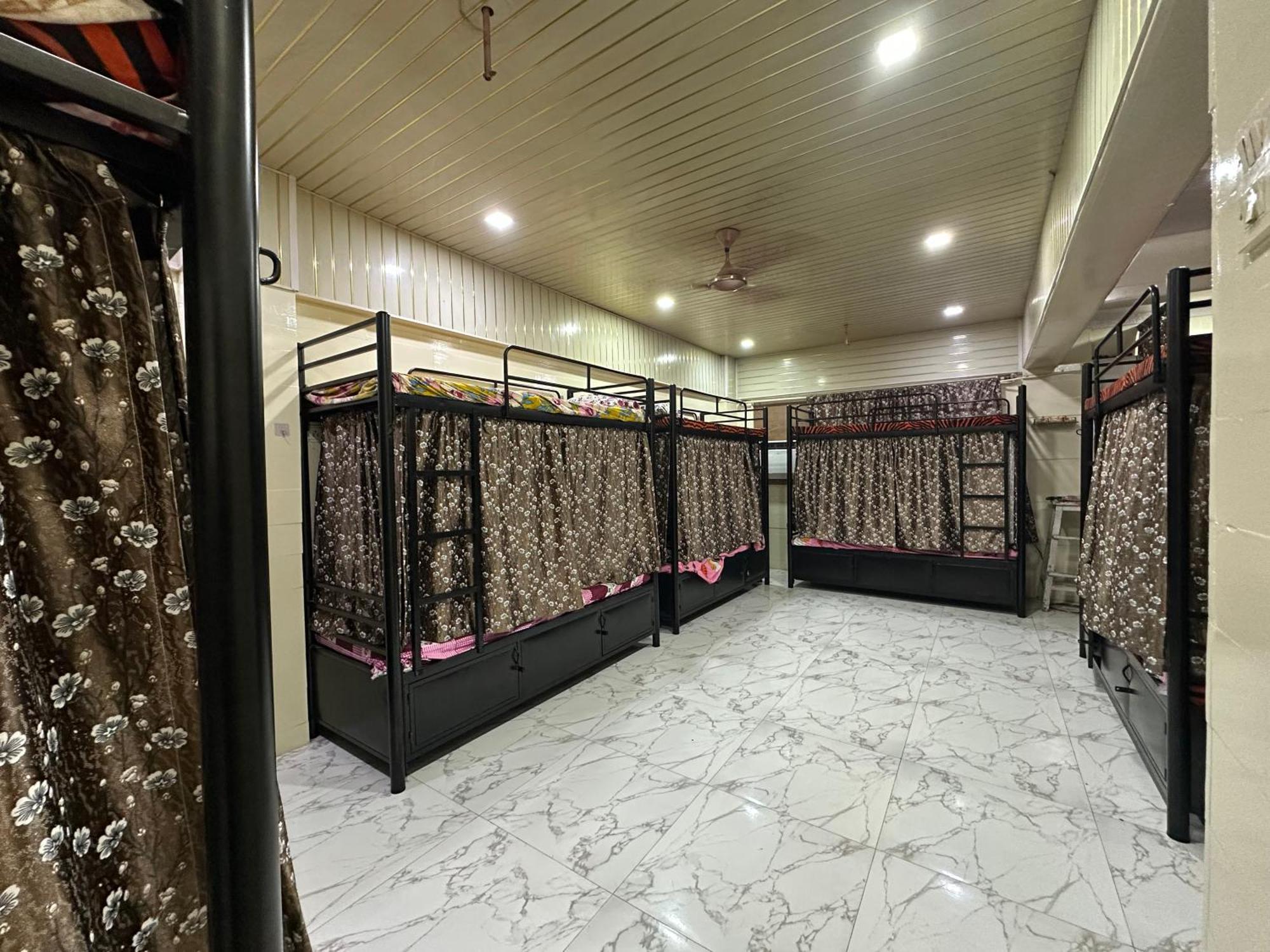 Hostel Balaji In Andheri *